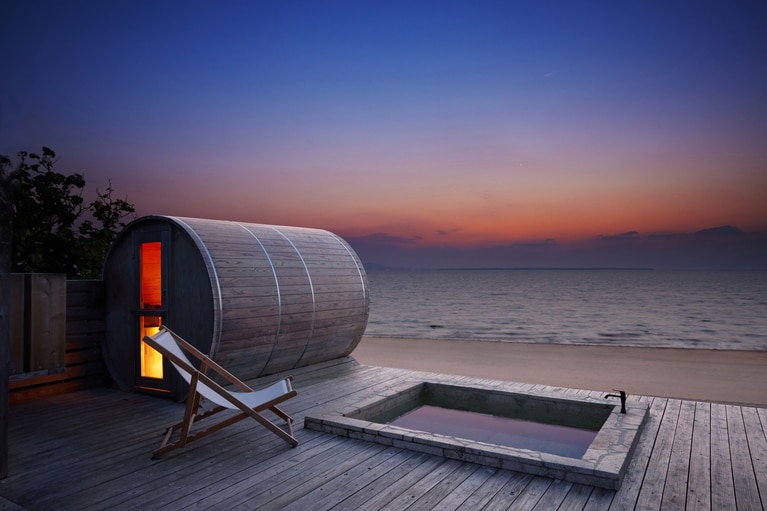 日の出の時間帯にバレルサウナを独占できる「サンライズサウナ」。