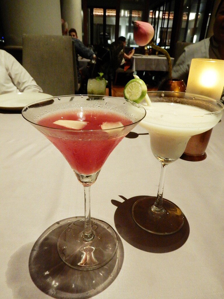 新鮮なフルーツやココナッツミルクを使ったカクテルも。