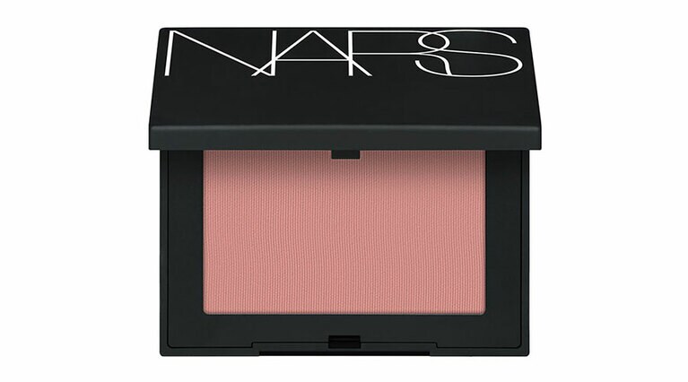 使いやすいピンクベージュのマットチーク。 NARS ブラッシュ N 900　5,060円／NARS JAPAN