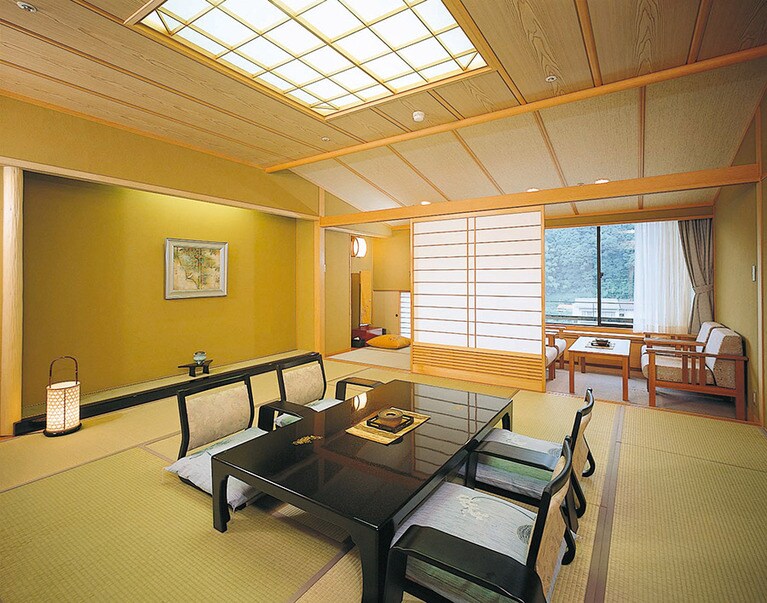 窓から美しい出雲の景色を望める。