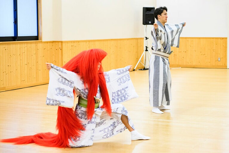 尾上右近さんと尾上眞秀さん。