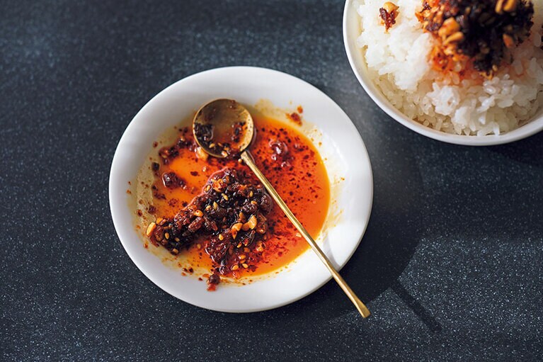 ご飯にかけてもよし、蒸し野菜や炒め物に添えても◎。箸が止まらなくなる美味しさ。