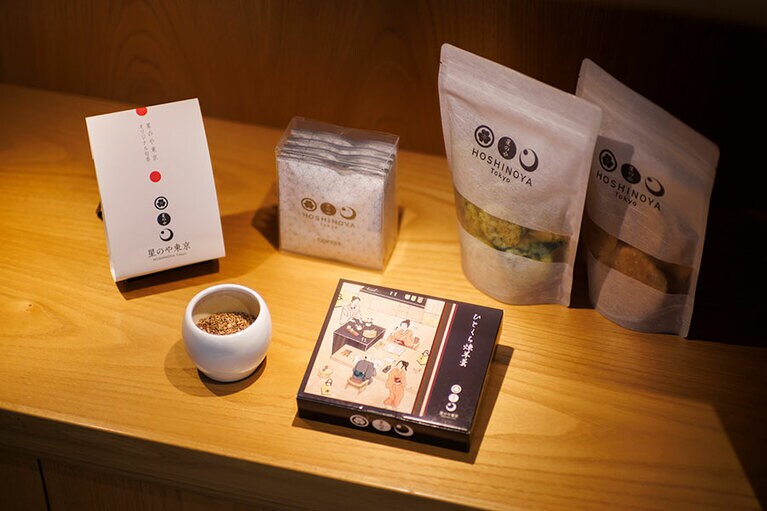 オリジナルの匂香やコーヒー、お菓子などはお土産にぴったり。