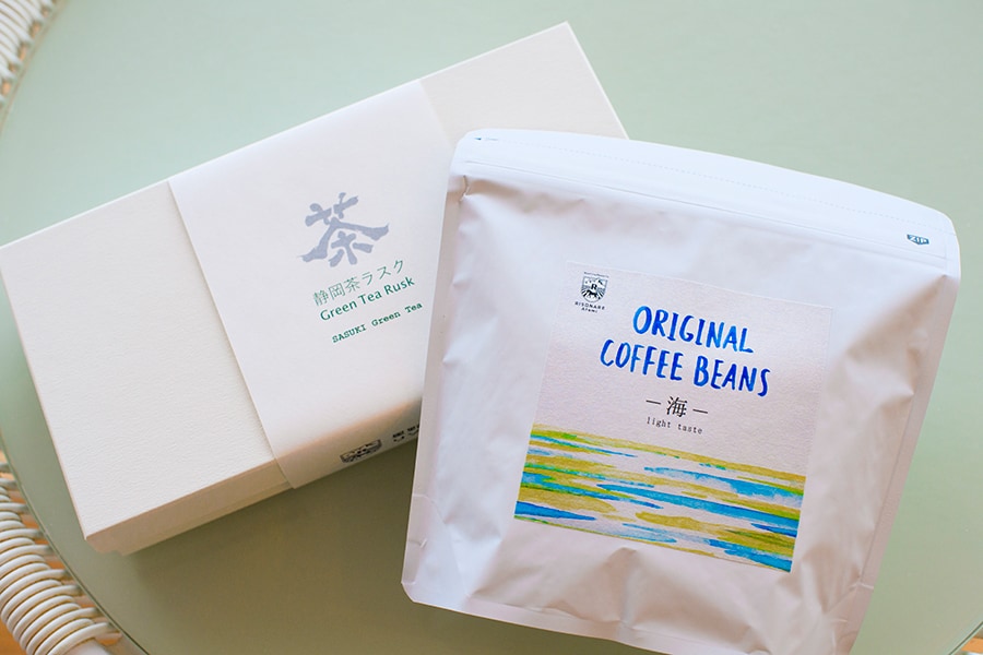 オリジナルのブレンドコーヒー「海」、「静岡茶ラスク」はお土産にもぴったり。