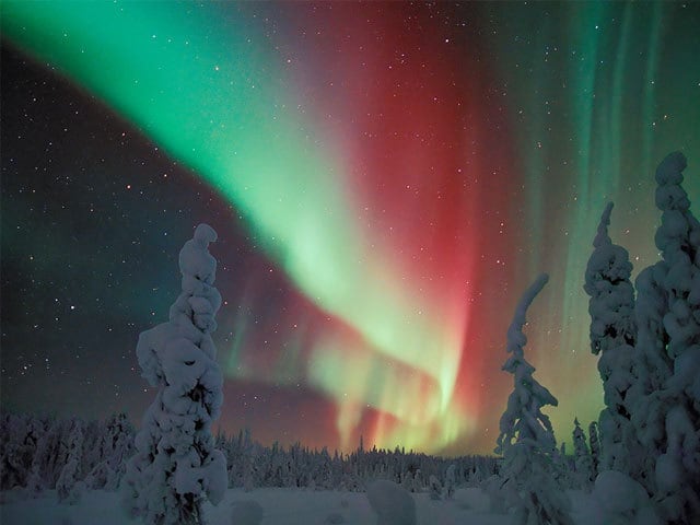 北欧ラップランドの夜空に舞う 変幻自在なオーロラを堪能する オーロラ輝くフィンランド北部で ラップランドの文化に浸る旅