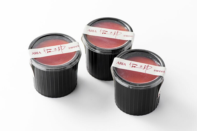 【高知】亜俚亜の「徳谷とまとの焼きプリン」各280円(110g)。