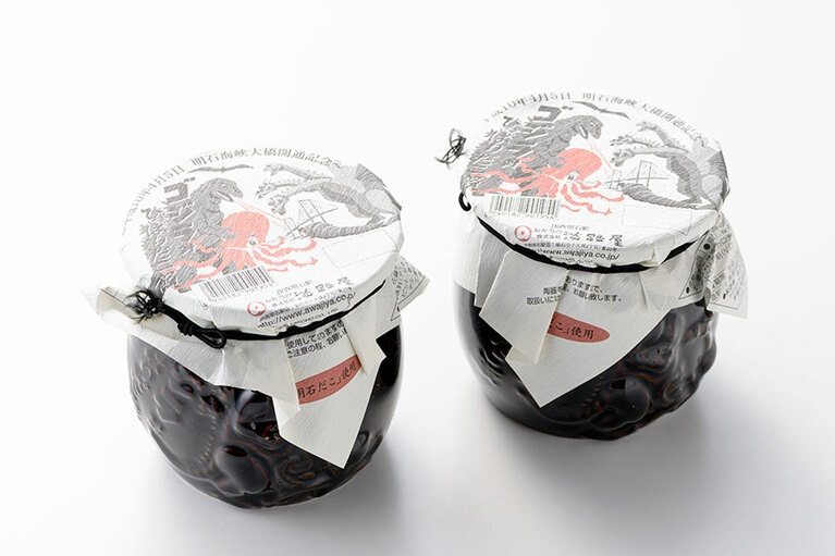 ゴジラ対ひっぱりだこ飯 各1,204円／淡路屋　※懸け紙はハリウッド版ゴジラ更公開記念デザイン。現在は通常版となり一部デザインに変更あり。