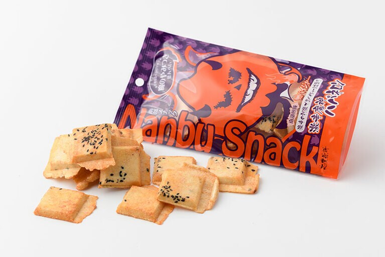 南部スナック煎ベイジャー激辛魔人ハバネロン 216円(14枚入り、参考価格)。