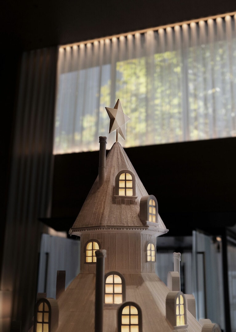 東京エディション銀座のフェスティブツリー。