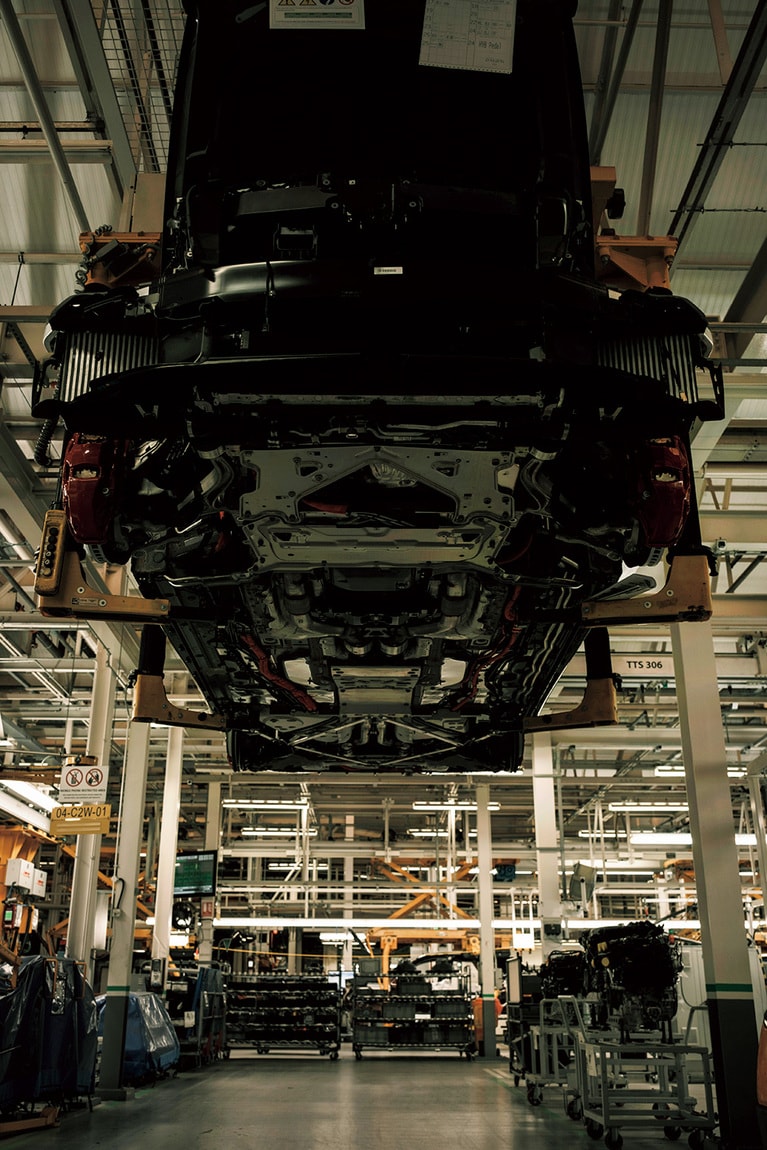 工場にある2台の大型機械の一つ。