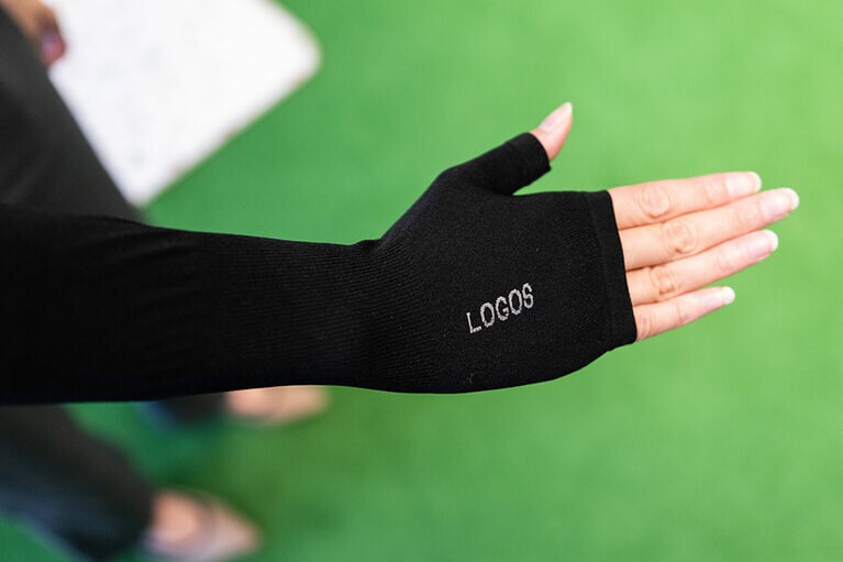 美フィットスキンUVハンドアームカバー 1,980円／LOGOS(ロゴス)