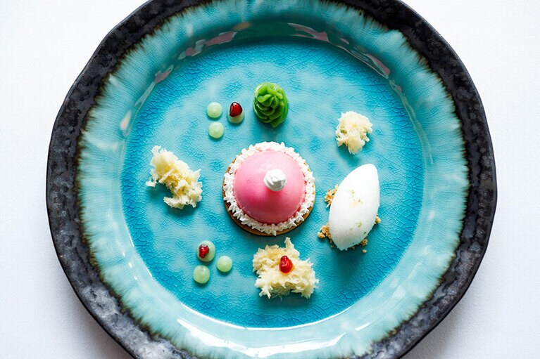 昔ながらのタイの菓子、ソームチューンをアレンジした目にも華やかなデザート。