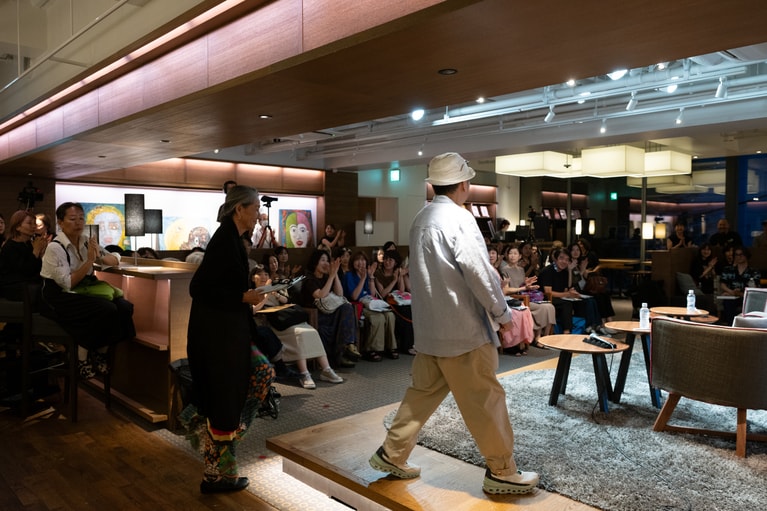 代官山 蔦屋書店で行われた浅野順子さんと近田春夫さんトークイベントにて。