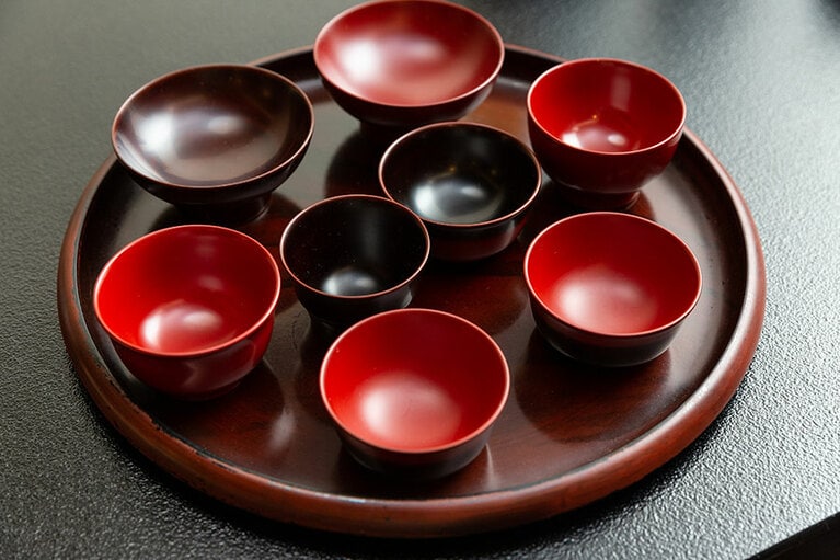おいしい酒をさらに味わい深くする浄法寺漆器。©安彦幸枝