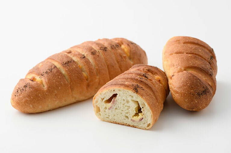 スパイシーブレッド 790円(1本)。