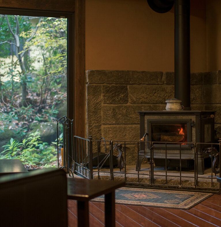 薪ストーブのある ロビー。