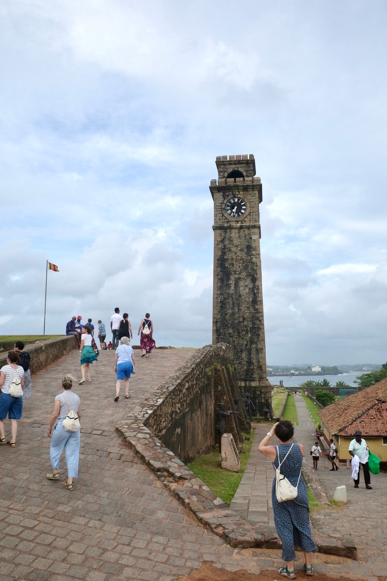 ゴール旧市街は、海を眺めながら要塞を散歩できる。