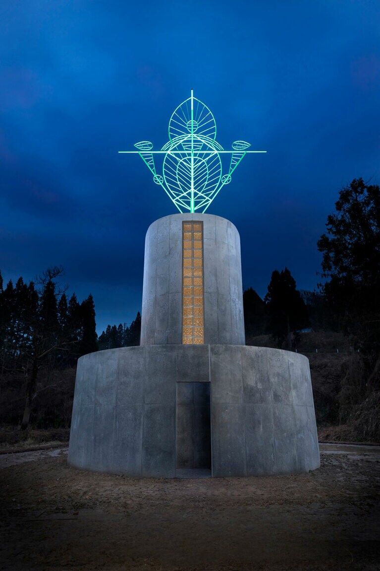 イリヤ＆エミリア・カバコフ「手をたずさえる塔」photo Nakamura Osamu