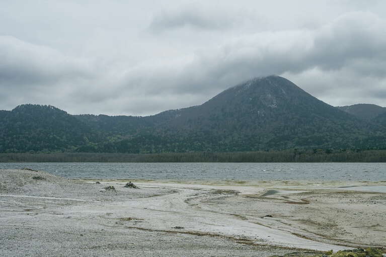 極楽浄土を思わせる美しさの極楽浜。