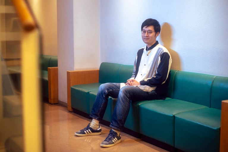 ヌトミックを主宰する額田大志さん。