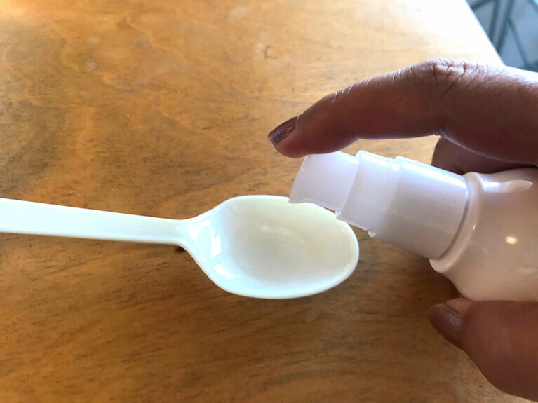 透明でサラッとしているオイルなので使いやすい。