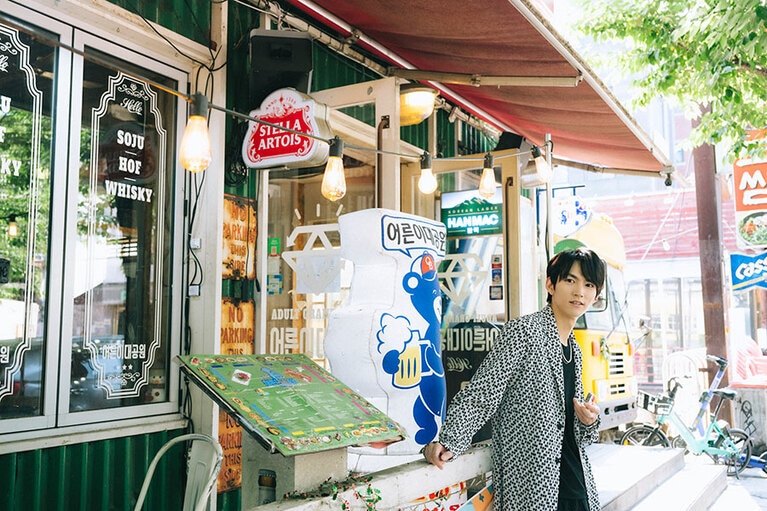 テラスにかかっている電球もどこかレトロで可愛らしい。