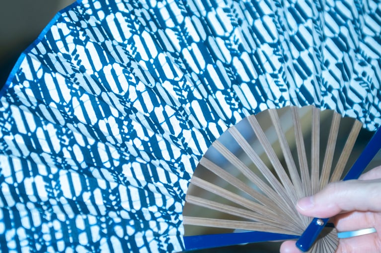 細やかな柄も藍染めで表現できる。奥深い藍染めの世界にいざなわれそう。