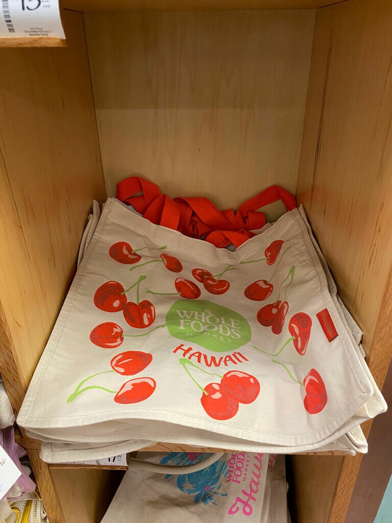 新作のチェリーバッグは 17.99ドル。キャンバス生地です。