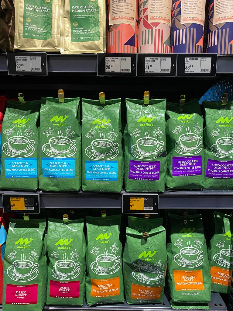 母体であるスーパー・フードランドのオリジナル「マイカイブランド」も揃っています。ハワイアンフレーバーのコーヒー10.79ドル～。