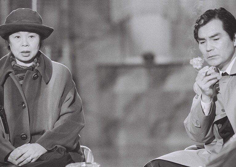 「家政婦は見た！」と並び、2時間ドラマにおける市原悦子の代表作となった「おばさんデカ 桜乙女の事件帖」シリーズ(フジテレビ系)の浜松ロケにて、同僚の刑事を演じる蟹江敬三とともに。