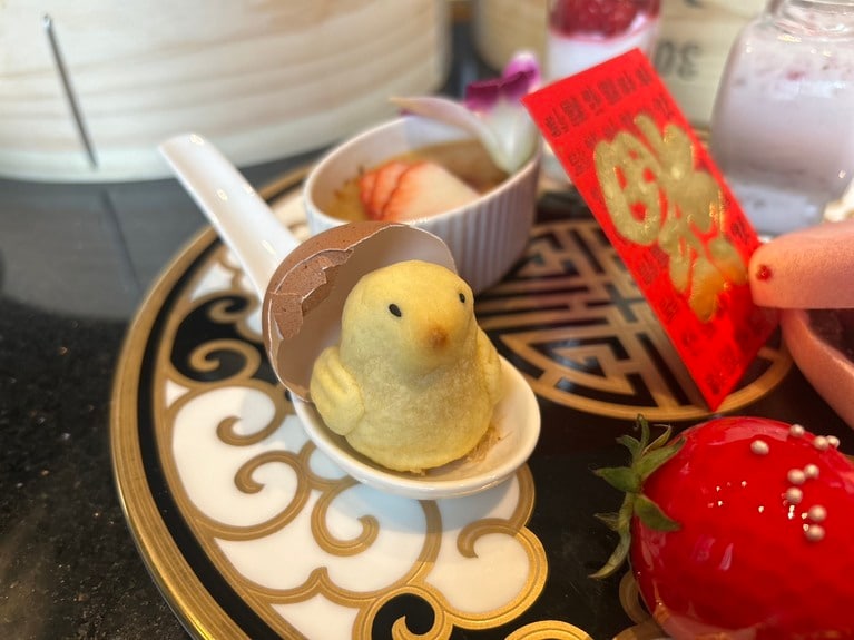 「ひよこ型のパイナップルケーキ」。