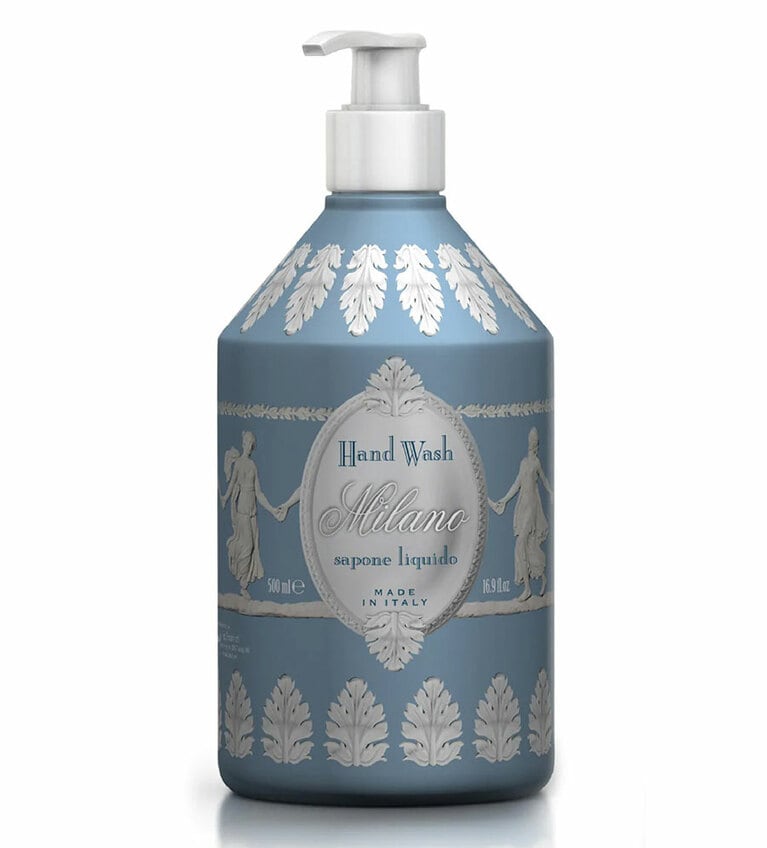 こちらは陶器ではなく、イタリアの4都市を容器のモチーフとしたビューティシリーズ。ル・マヨルカ ハンドウォッシュ マヨルカビューティー Milano(ミラノ)。甘さもありつつ、美術館のしんとした感じを彷彿とさせる高貴な香り。ヘッドノート：ベルガモット、スウィートレモンほか　H：ローズペタル、シクラメンほか　B：アンブレッタ(マツムシソウ科)、パチュリほか。