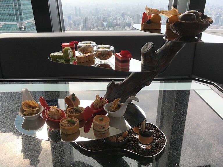 おすすめの二人用アフタヌーンティーセット  1,980元＋10パーセント。コンパクトサイズの一人用もあり。