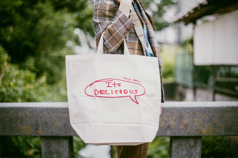 “Its Delicious”ビッグキャンバストートバッグ 4,620円。
