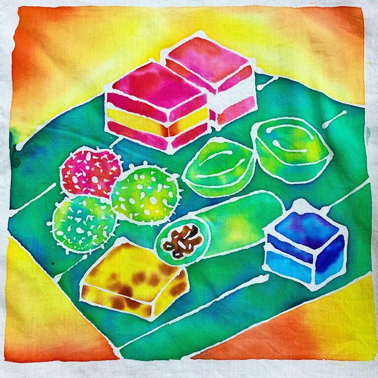 ろうで描いた下絵に好きな色を塗っていくバティックのワークショップ。※要予約。詳細は公式サイトにて。