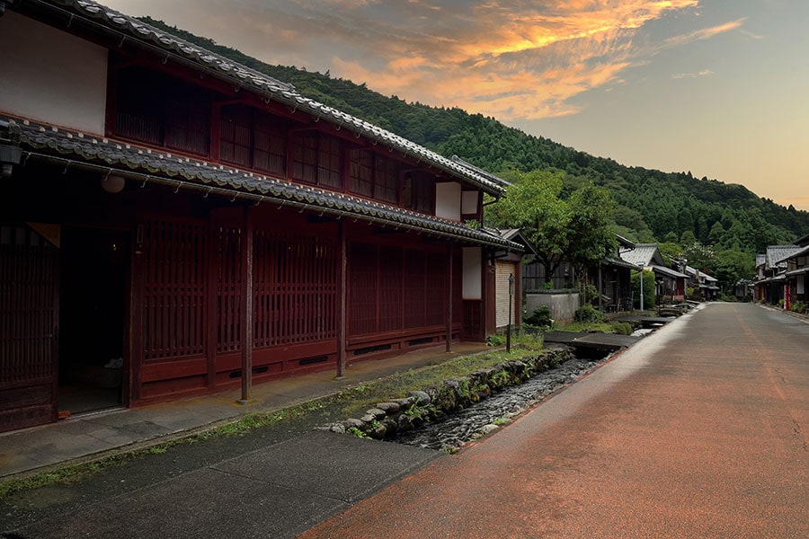 重要伝統的建造物群保存地区となっている熊川宿。