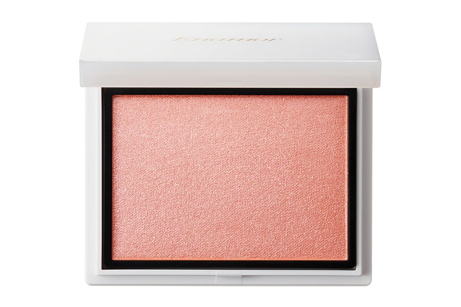 ひとはけで明るくてヘルシーな印象を底上げする、柔らかいオレンジの02.Pure sorbet。