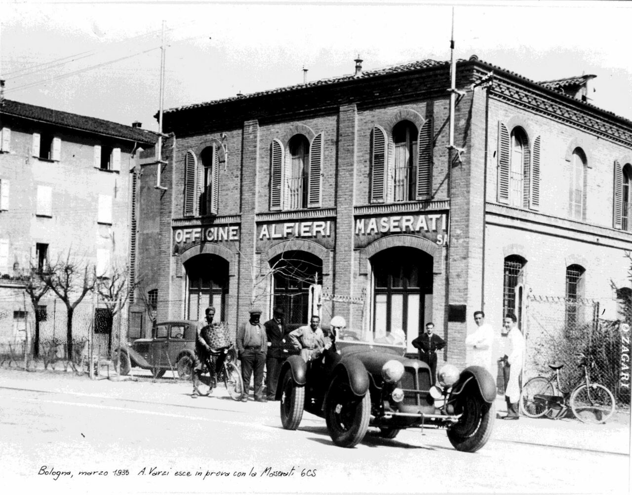 最初期のボローニャの社屋。