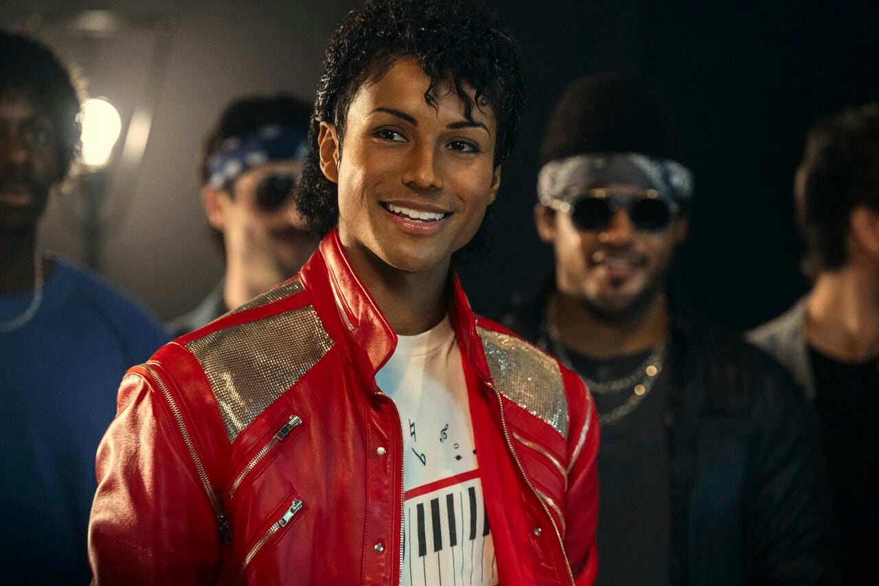 映画『Michael／マイケル』より。マイケルはライブ演出だけではなくミュージックビデオにもアイデアを盛り込み、それをビデオとは言わず、「短編映画」と呼んだ