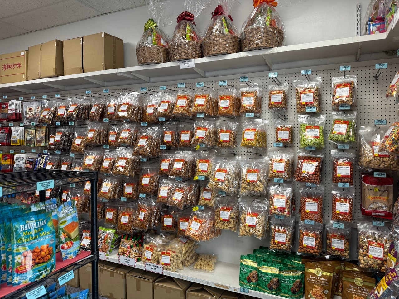 店内はまさに倉庫風。