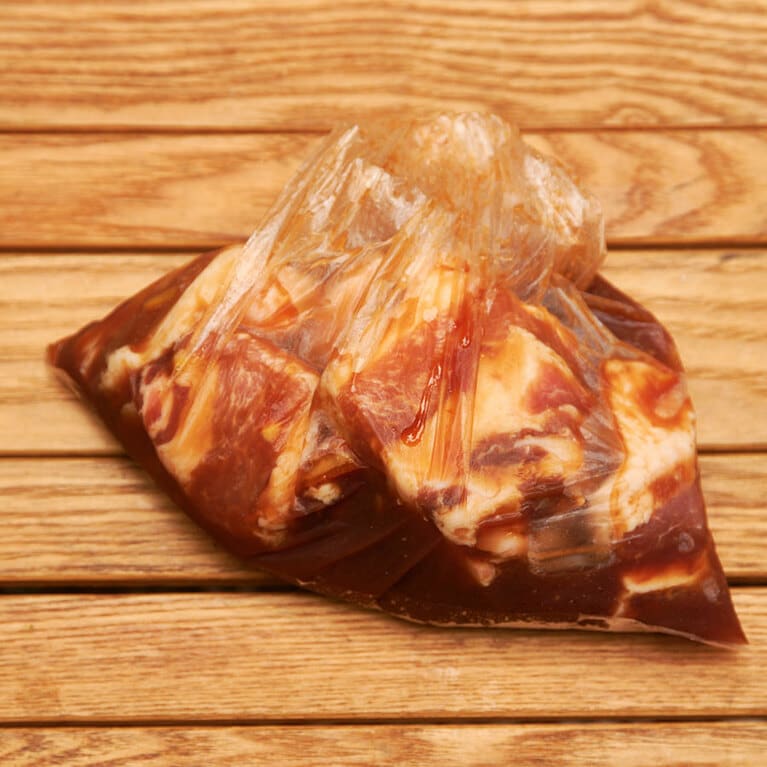 写真A『自分をもてなす至福の88品 日本一おいしいソト呑みレシピ』（KADOKAWA）。