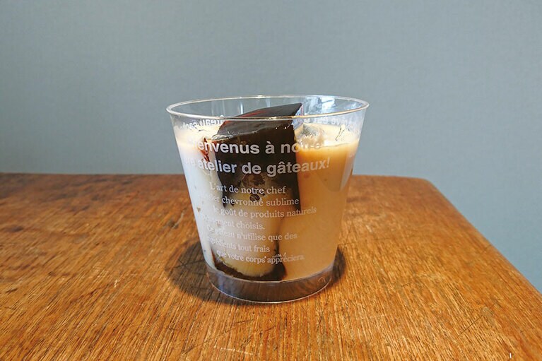 はみ出るコーヒーゼリーがいい感じ。成城石井自家製 コーヒーゼリー 266円。