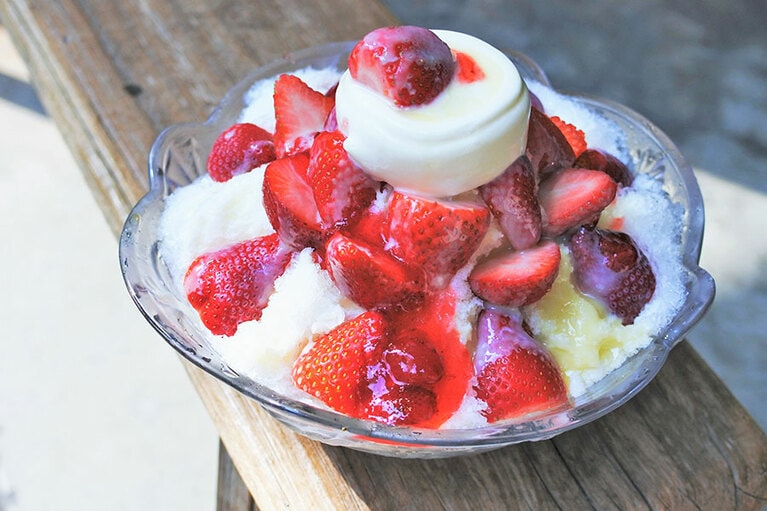 草苺牛奶冰 200元。12～5月限定。