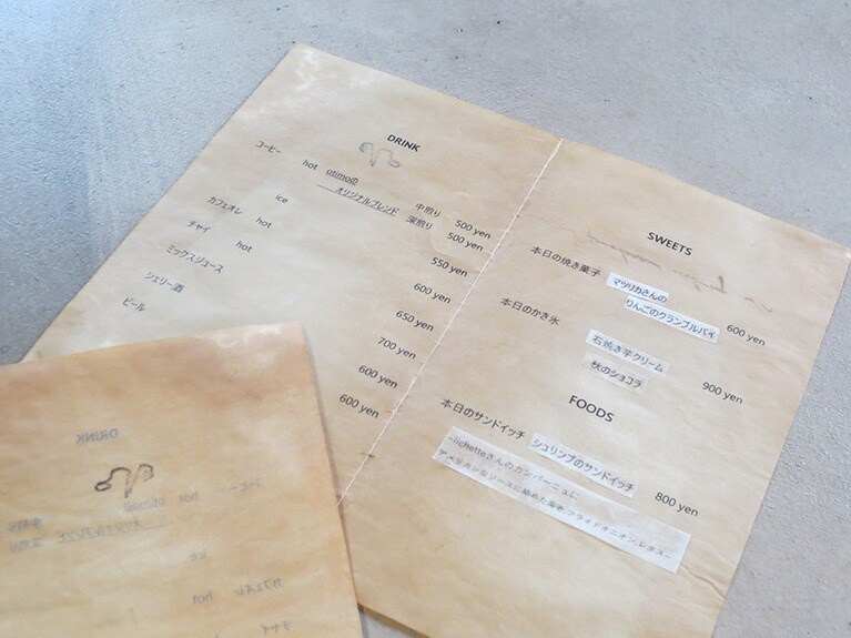 メニューも手染めして手作り。