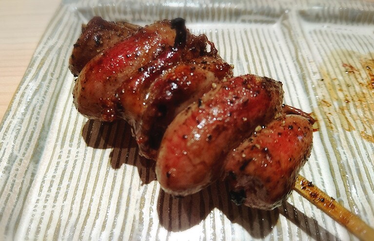 プルンプルンの不思議な食感。アツアツのところを気をつけながらいただく。