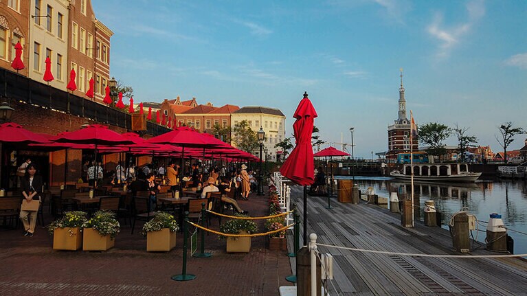 オープンテラスエリア「運河テラスバル」も初登場。