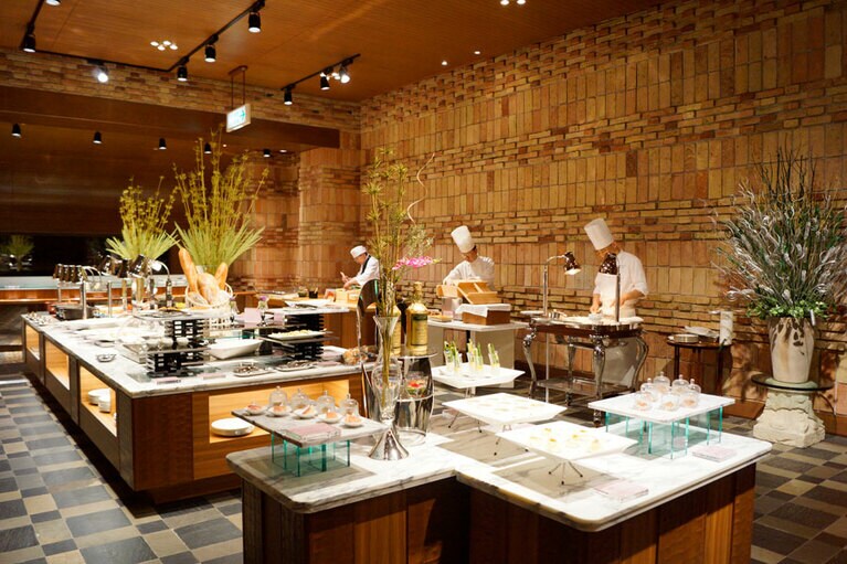 プレゼンテーションも素敵な「王様のビュッフェ」。