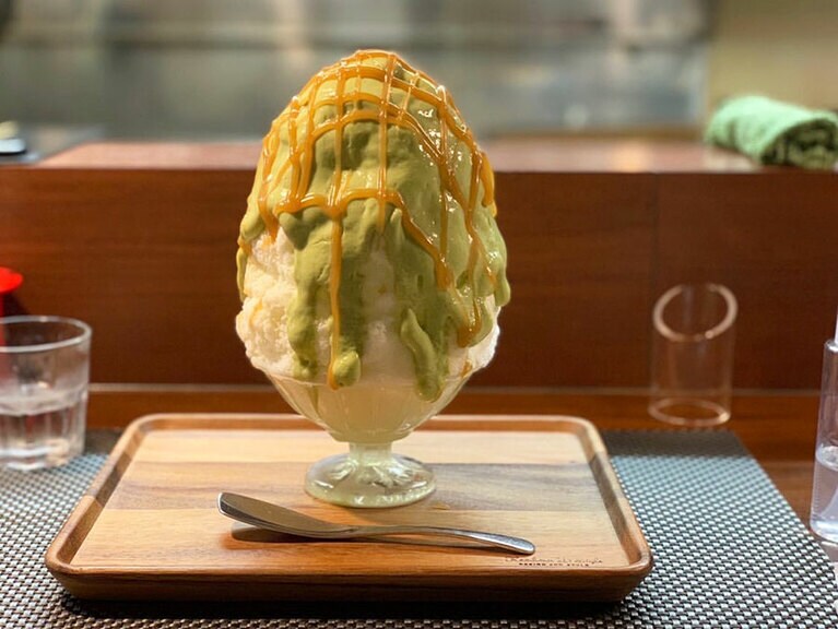 【ブンブンブラウカフェ】アボカド豆乳生キャラメルソース 850円。