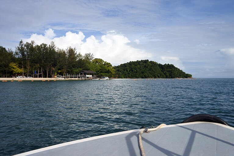 本土からわずか10分の船旅。けれど、離島へ渡る、それだけで冒険気分！