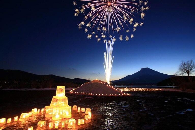 【山梨県】山中湖アイスキャンドル。